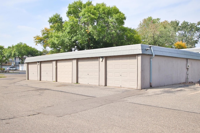 815 11th Ave S Unit 8, Hopkins, MN 55343 photo 3