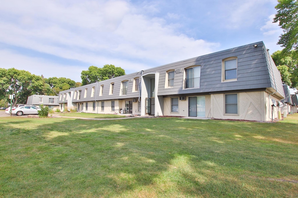815 11th Ave S Unit 8, Hopkins, MN 55343