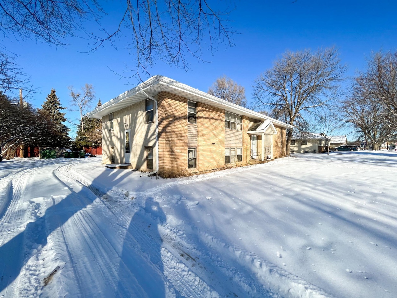 7516 69th Ave N, Brooklyn Park, MN 55428