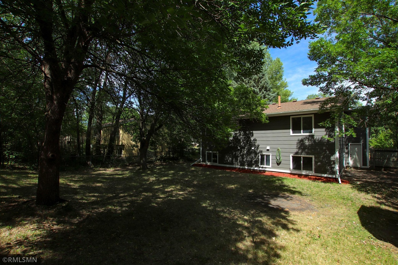 4353 Bear Path Trl, Eagan, MN 55122 photo 25
